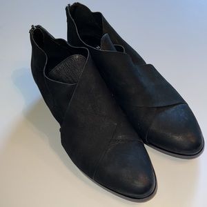 Eileen Fisher black leather cut-out booties-back zip/ALL leather-like new